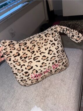 Miamica Travel Blanket/Pillow Upgrade Me, Leopard